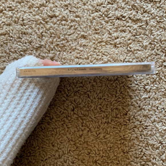 ariana grande - sweetener [explicit] (cd) - Picture 4 of 7